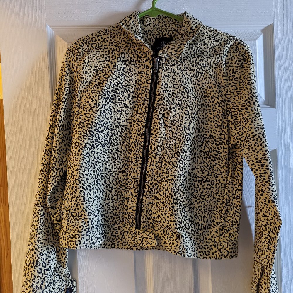 Cropped leopard volcom jacket sz small